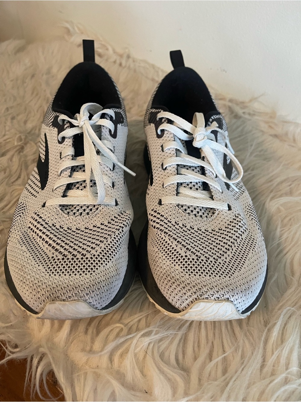 Women’s Brook shoes Size 10